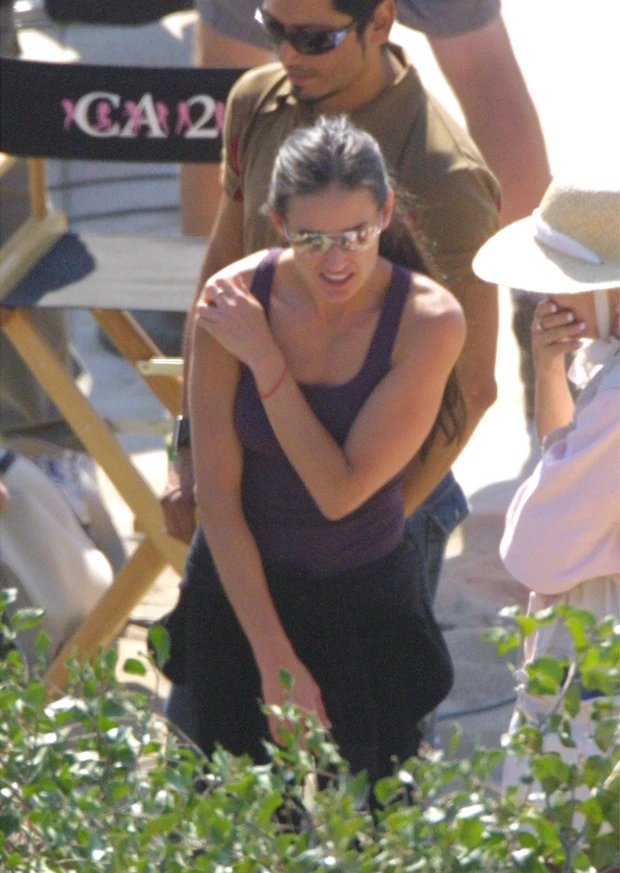 Demi Moore | Αποκάλυψε το παρασκίνιο πίσω από την εμβληματική σκηνή με το μπικίνι στην ταινία "Οι Άγγελοι του Τσάρλι"