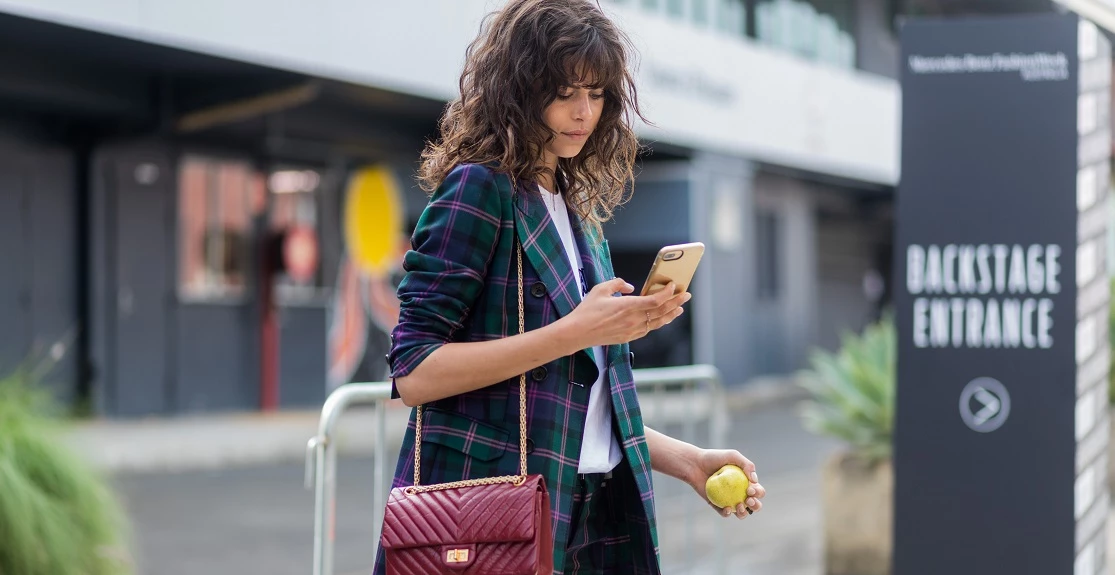 Η πολύτιμη hairstyling συμβουλή που οι γυναίκες άνω των 50 δεν ακούν αρκετά