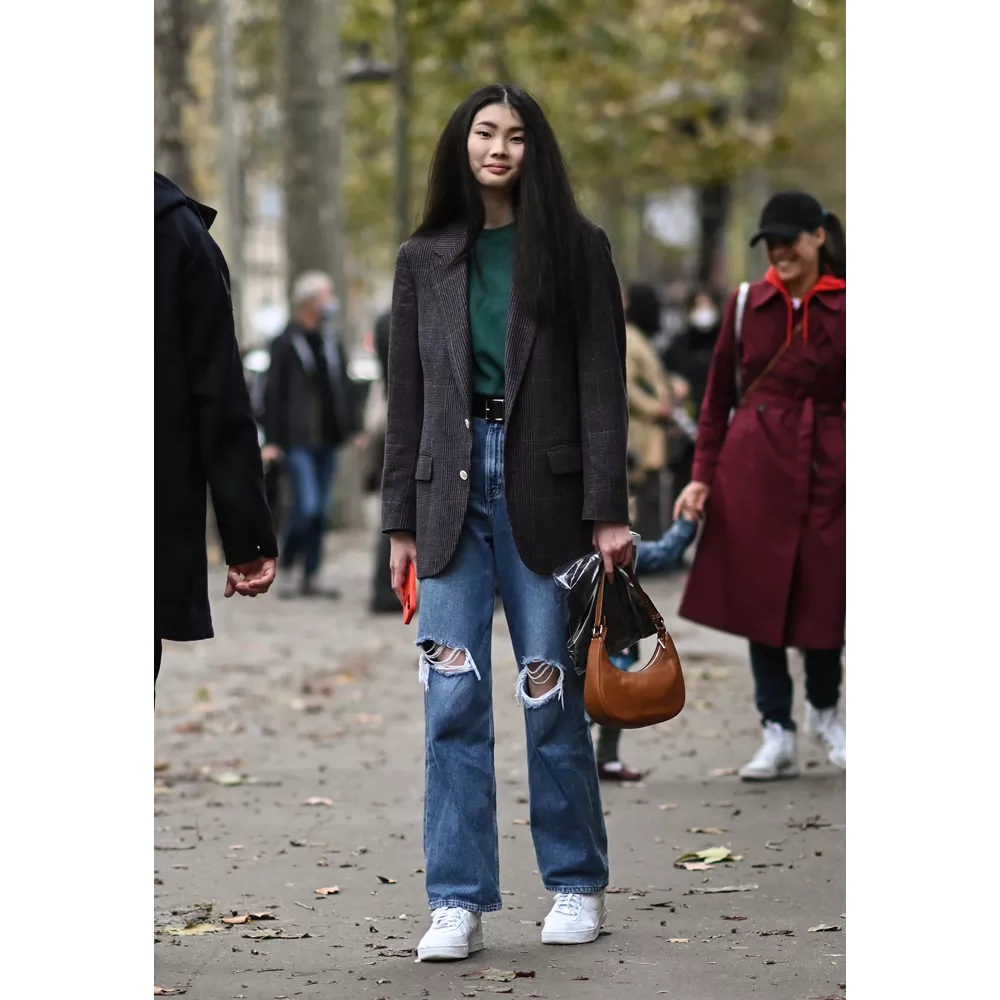 Με λευκά sneakers