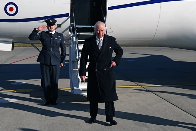 Βασιλιάς Κάρολος | Έγινε ο πρώτος αρχηγός βρετανικού κράτους που επισκέφθηκε το Άουσβιτς