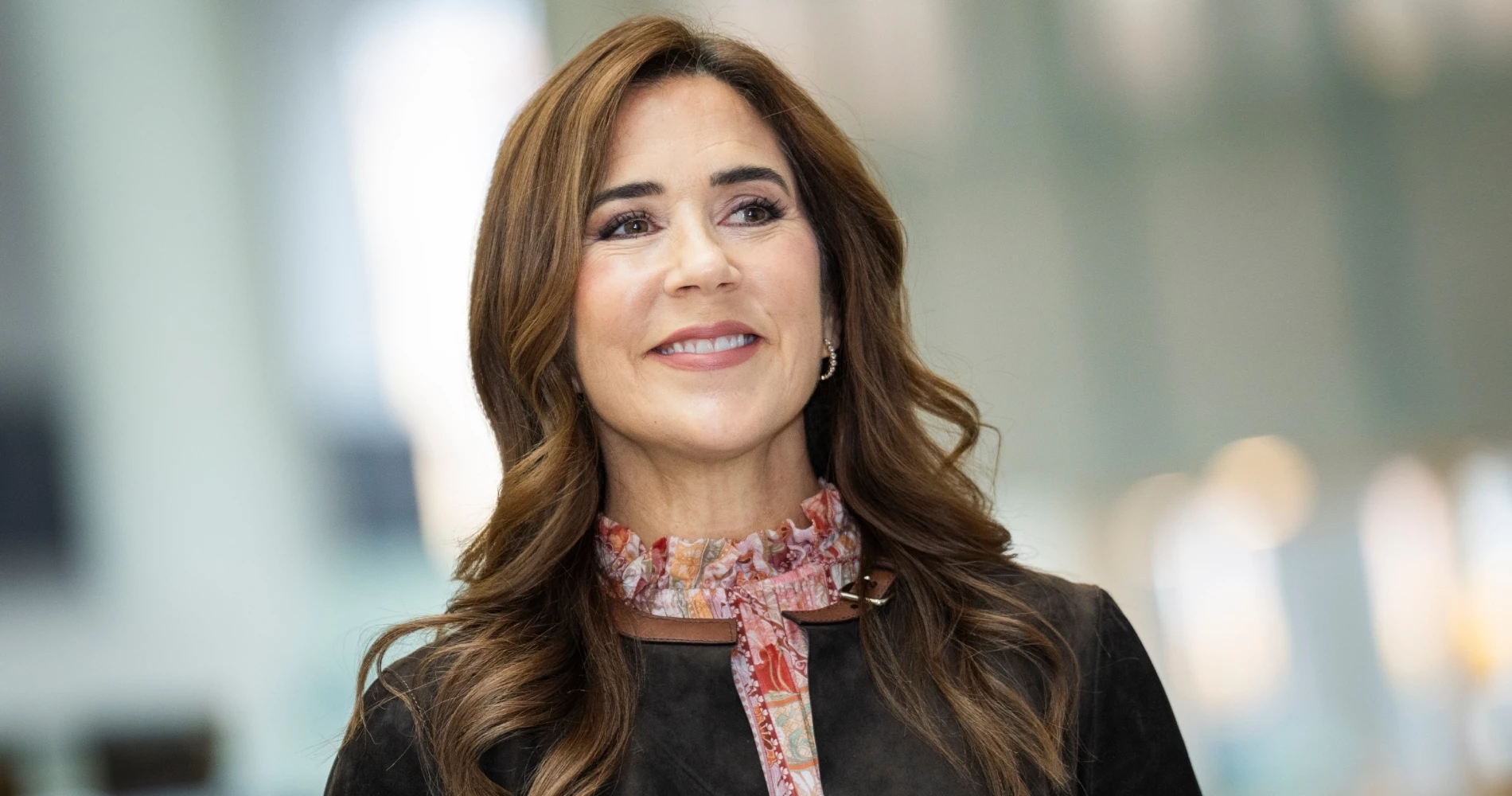 Βασίλισσα Mary της Δανίας | Η υφή του jacket της είναι αυτή που θα φορεθεί περισσότερο αυτό το φθινόπωρο