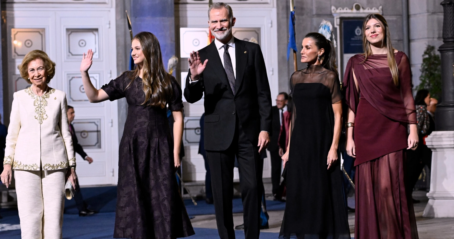 Βασίλισσα Letizia - Βασιλιάς Felipe | Η οικογενειακή χριστουγεννιάτικη κάρτα που θύμισε αυτή της Kate και του William