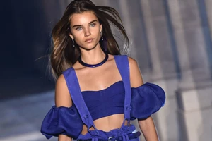 Miu Miu SS21 | Η πιο αμφιλεγόμενη τάση στα φρύδια κάνει δυναμικό comeback