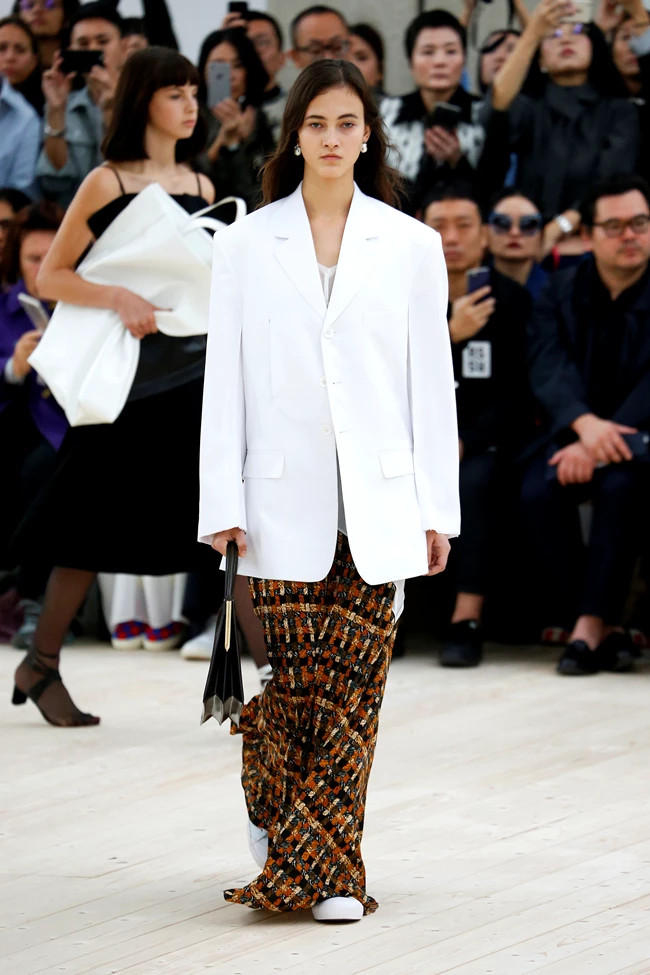 H Phoebe Philo επιστρέφει στη μόδα;