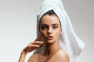 Το μυστικό για φυσικά λαμπερή επιδερμίδα φέτος την άνοιξη