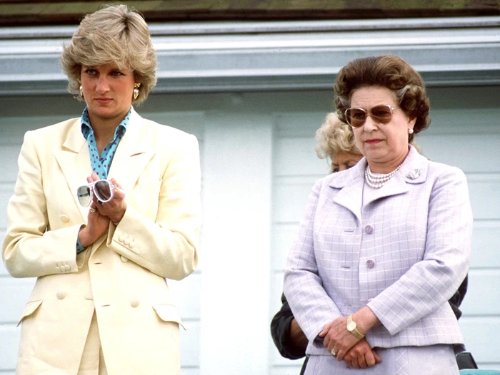 Όταν η πριγκίπισσα Diana έκανε παρατήρηση στη βασίλισσα Ελισάβετ | Το άγνωστο σκηνικό ανάμεσα στις δύο γυναίκες