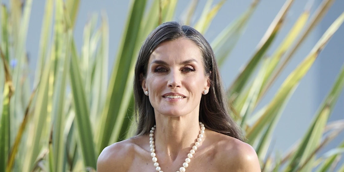 Letizia της Ισπανίας | Με ριγέ πουκάμισο και ψηλόμεση παντελόνα στην έναρξη της σχολικής χρονιάς