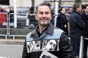 O Marc Jacobs σε ρόλο beauty vlogger