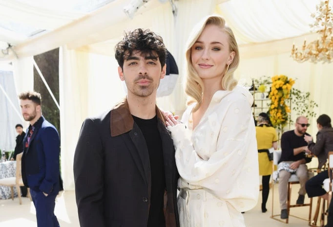 Η Sophie Turner and ο Joe Jonas έγιναν για πρώτη φορά γονείς
