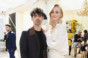 Η Sophie Turner and ο Joe Jonas έγιναν για πρώτη φορά γονείς