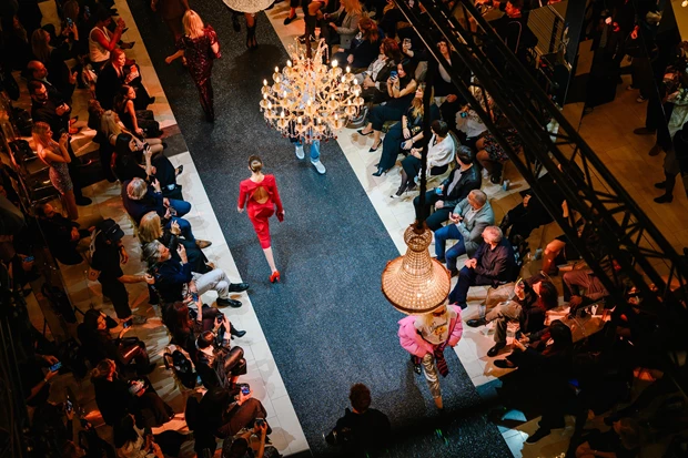 Ένα golden show για τη μόδα στο Golden Hall