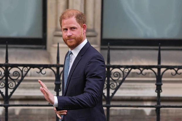 Η εμφάνιση έκπληξη του πρίγκιπα Harry στο Λονδίνο