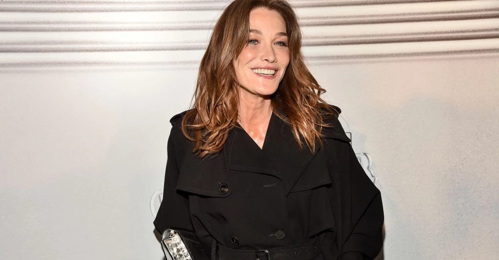 Η Karlie Kloss έβαψε τα μαλλιά της στο it χρώμα του 2022