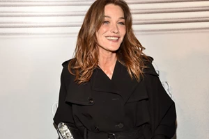 Η Karlie Kloss έβαψε τα μαλλιά της στο it χρώμα του 2022