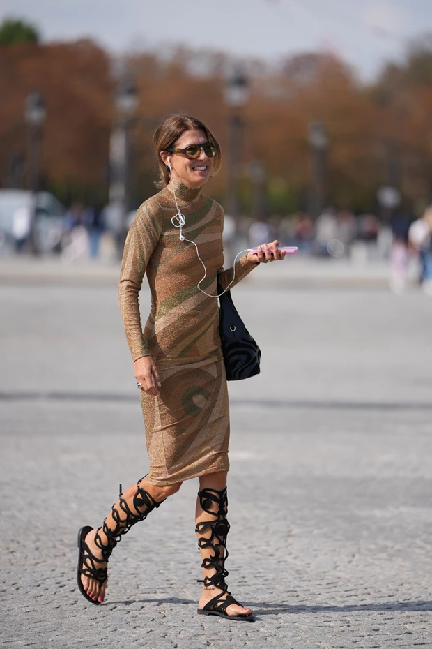 Street style look Παρίσι Gladiator σανδάλια