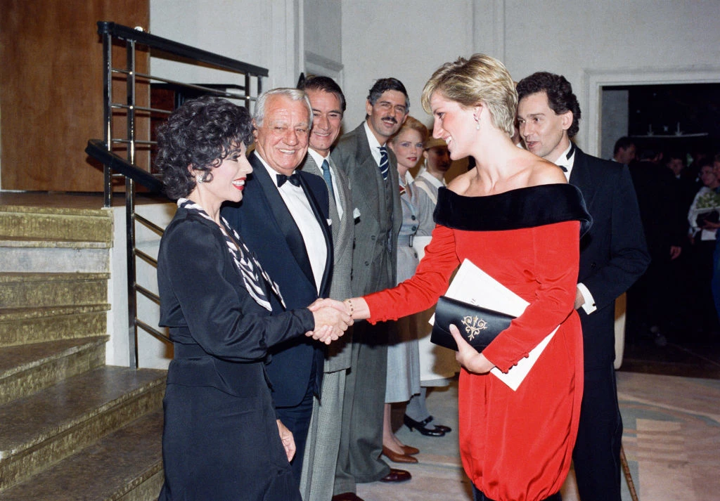 "Είχαν αρκετό οξυγόνο στα media"| H Joan Collins τα βάζει με την Meghan Markle και τον πρίγκιπα Harry