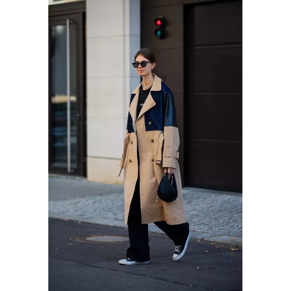 Με sneakers Converse