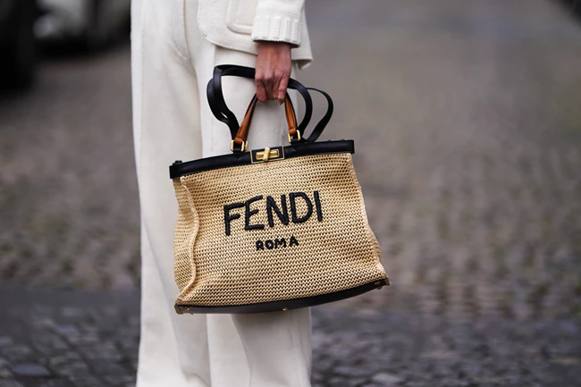 straw tote bag street style