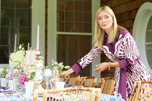 Soooo chic! Η κομψή εμφάνιση της Μαρίας Ολυμπίας Ντε Γκρε με βραδινό σατέν φόρεμα