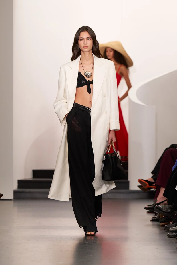 Ralph Lauren Άνοιξη 2026 | Κλασική κομψότητα και δυναμικές αντιθέσεις