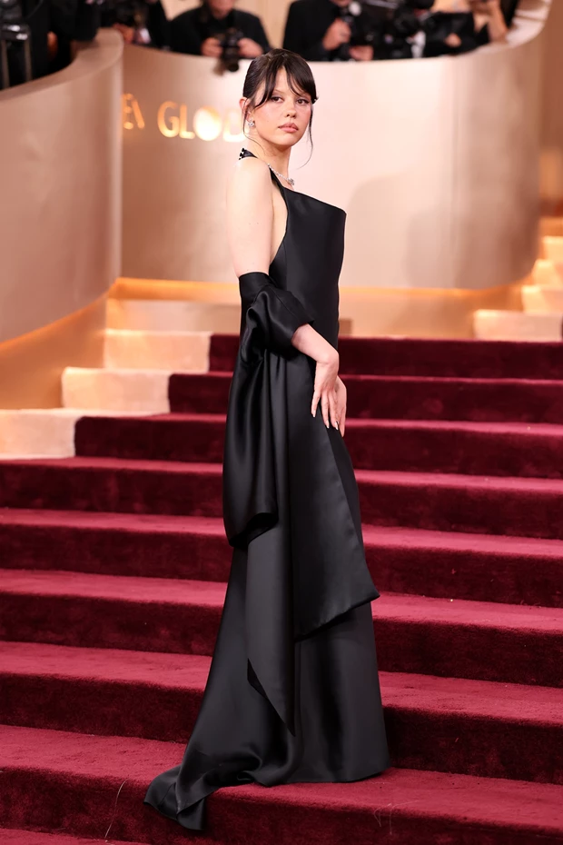 H Mia Goth με Dior.