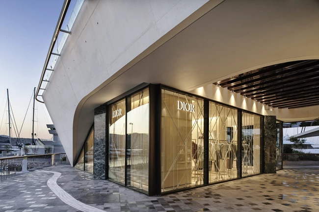 Dior | Η νέα boutique του οίκου στην Astir Marina είναι μία πολυτελής ωδή στο αέναο καλοκαίρι
