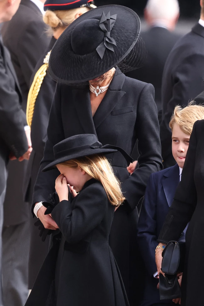 Πριγκίπισσα Charlotte | Η στιγμή που ξέσπασε σε κλάματα στην κηδεία της βασίλισσας Ελισάβετ