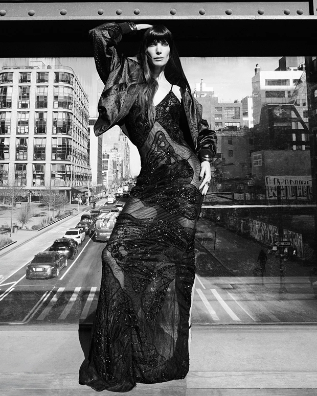 Στη νέα καμπάνια της Elisabetta Franchi οι γυναίκες είναι οι απόλυτες πρωταγωνίστριες της ζωής τους