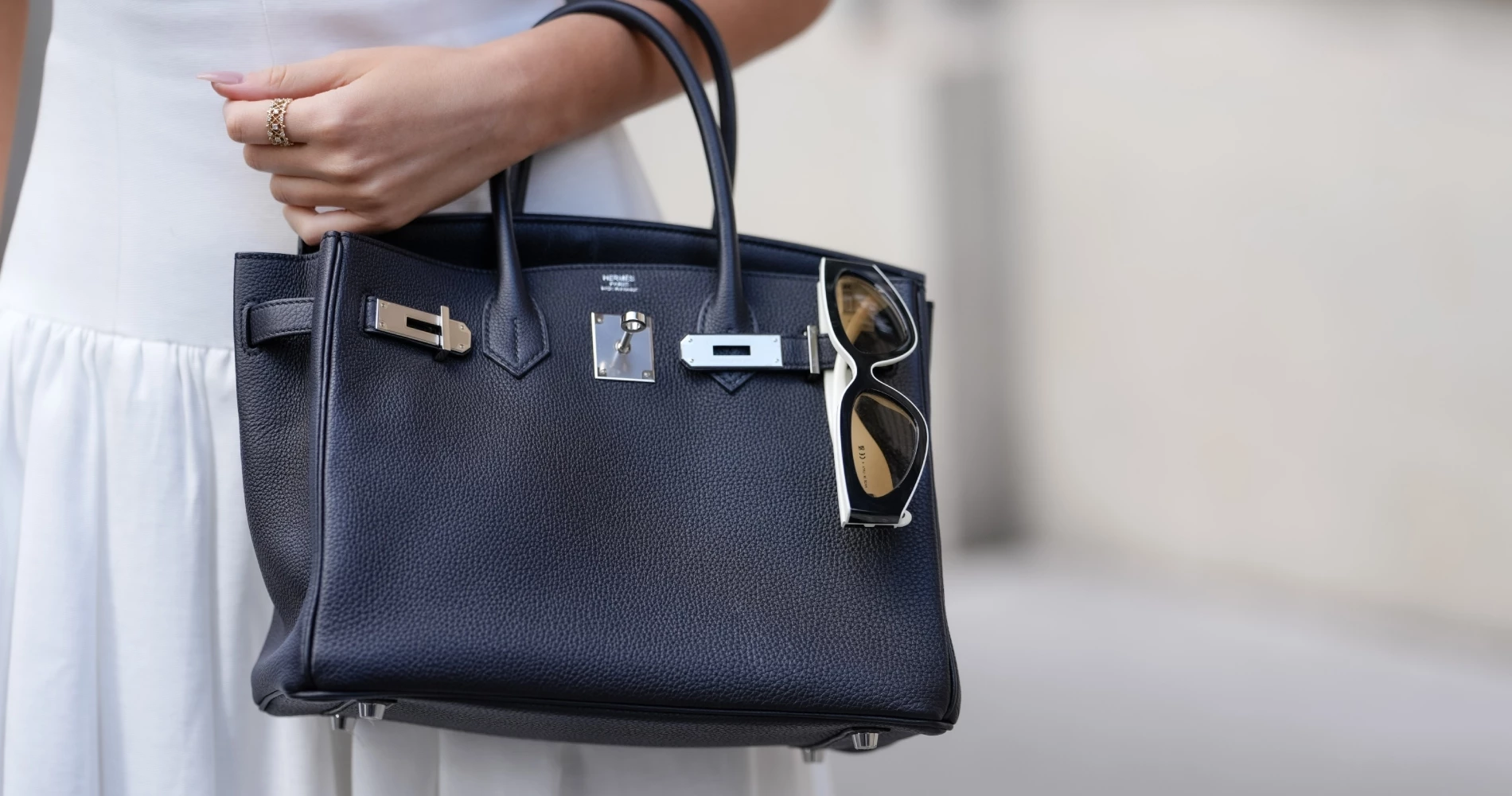 Το BB cream mani της Jennifer Lopez είναι η απόλυτη soft-glam πρόταση για το καλοκαιρινό μανικιούρ