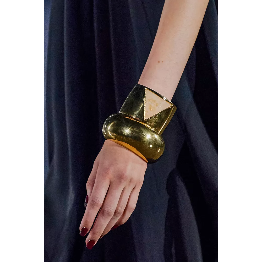 Stackable cuff βραχιόλια
