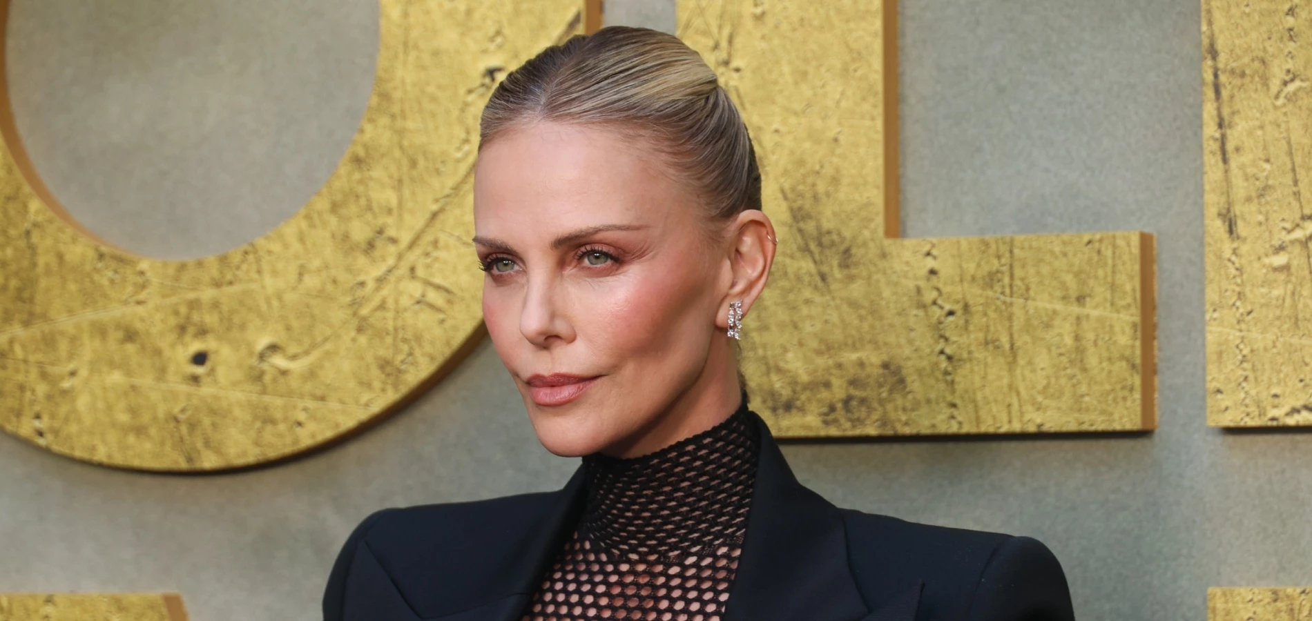 Laetitia Casta | Η εκθαμβωτική ανανέωση στα μαλλιά της στην απόχρωση του honey blonde είναι η απόλυτη πρόταση για το καλοκαίρι