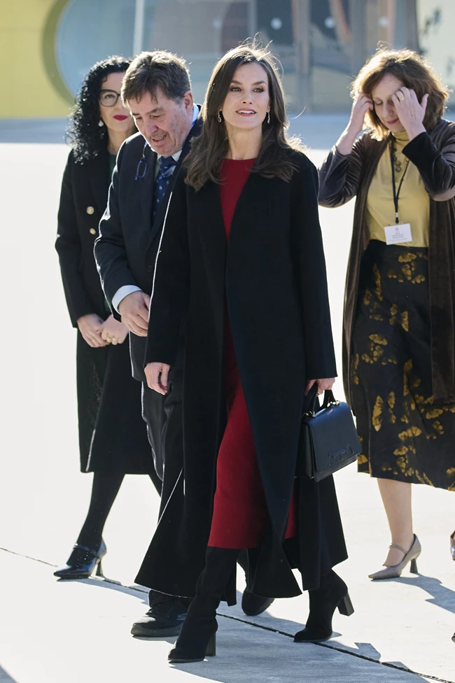 Βασίλισσα Letizia | Το Carolina Herrera παλτό που επέλεξε στην τελευταία της εμφάνιση για το 2023