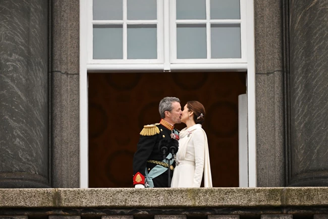 frederik mary kiss