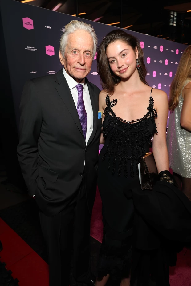 Michael Douglas | Σπάνια βραδινή εμφάνιση με την 22χρονη κόρη του, Carys