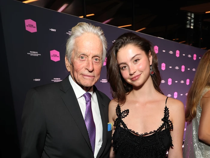 Michael Douglas | Σπάνια βραδινή εμφάνιση με την 22χρονη κόρη του, Carys
