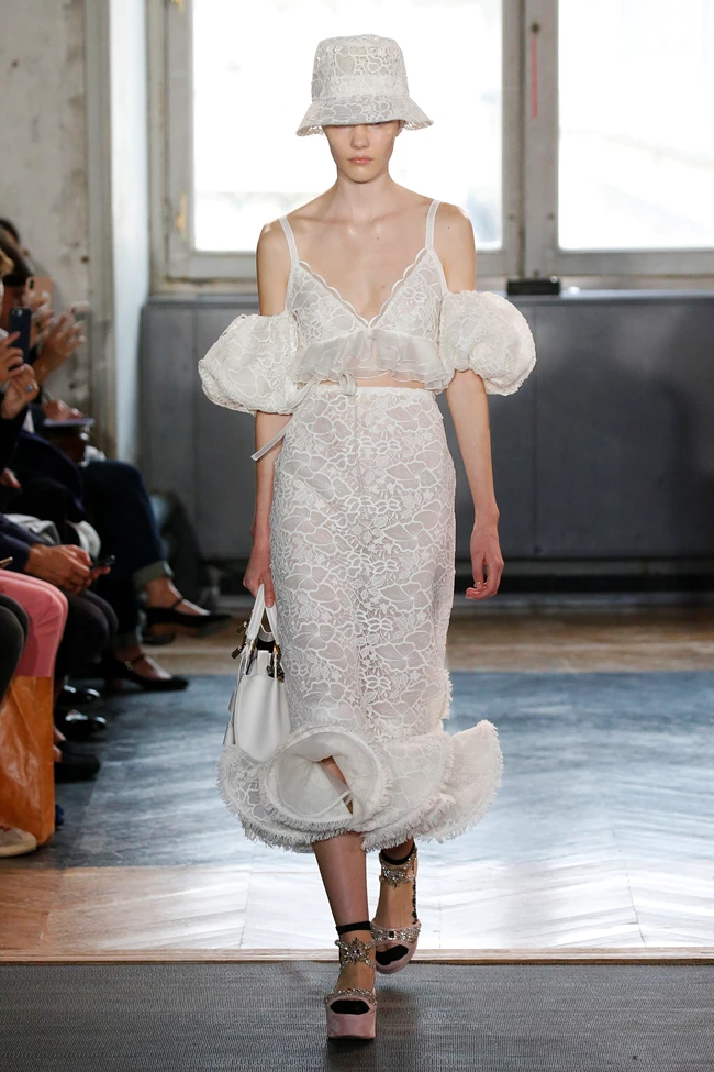 Giambattista Valli : Runway - Paris Fashion Week - Womenswear Spring Summer 2020