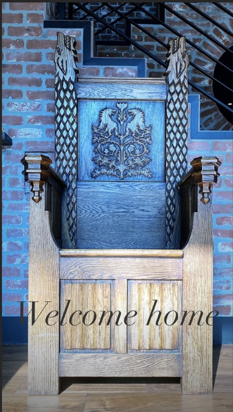 Η Sophie Turner έχει τον θρόνο της Sansa από το Game of Thrones στο σπίτι της