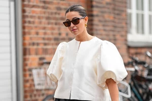 Μπήκε ο Αύγουστος | Τα πιο κομψά looks για γυναίκες άνω των 50