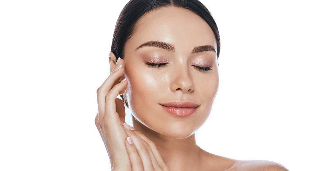 Η συνήθεια που μειώνει τις ρυτίδες πιο αποτελεσματικά από μια αντιγηραντική κρέμα