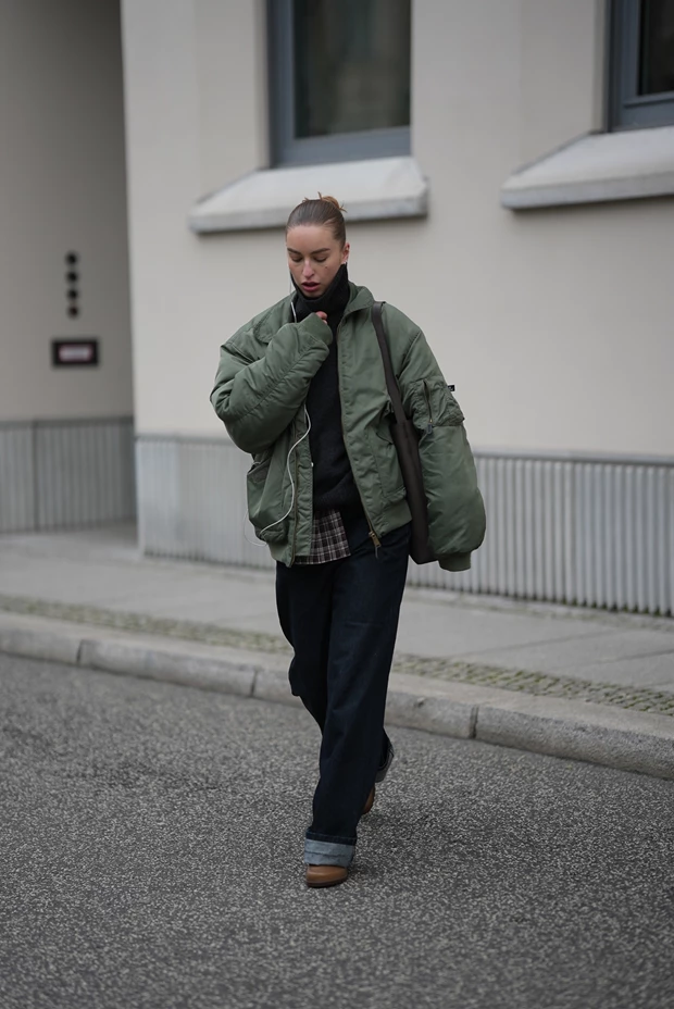 Μόδα 2026: Dark Denim Παντελόνια