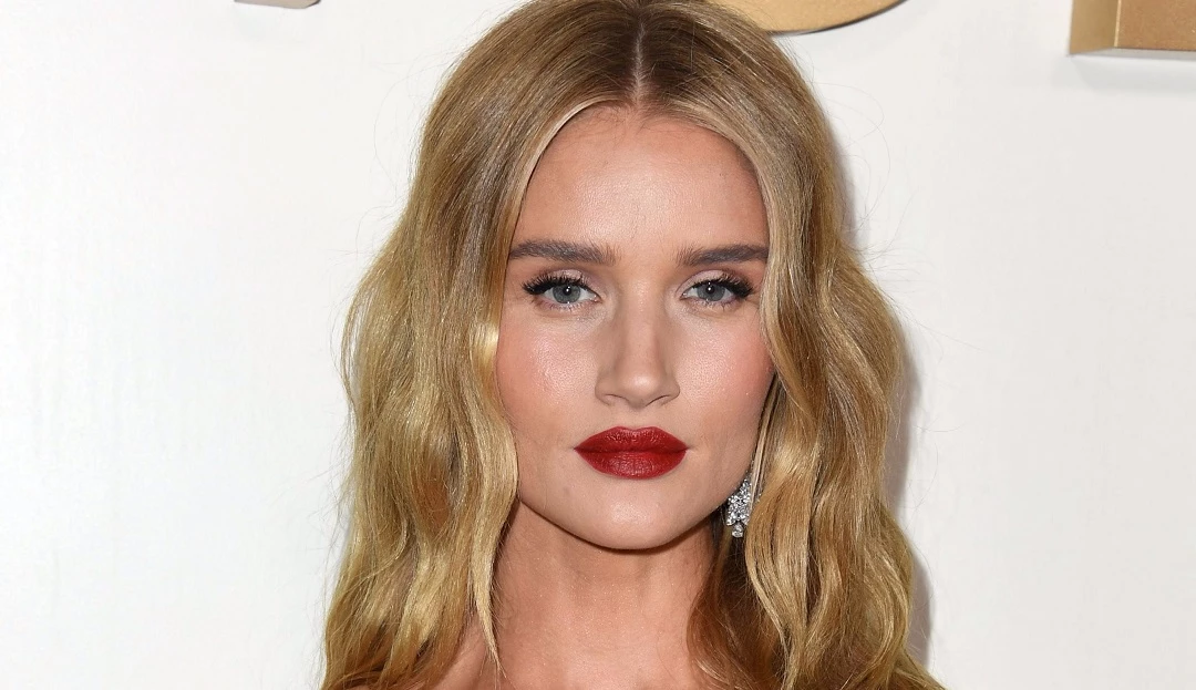 Η Rosie HW απαντά στα αρνητικά σχόλια για το σώμα της μετά την εγκυμοσύνη