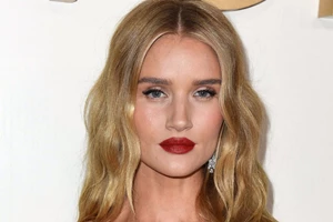 Η Rosie HW απαντά στα αρνητικά σχόλια για το σώμα της μετά την εγκυμοσύνη
