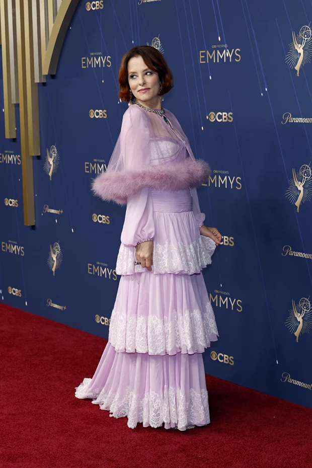 Emmys 2025 | To καστ του The White Lotus εντυπωσίασε στο κόκκινο χαλί