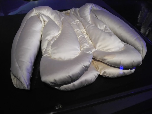 To evening puffer που σχεδίασε ο Charles James το 1937.