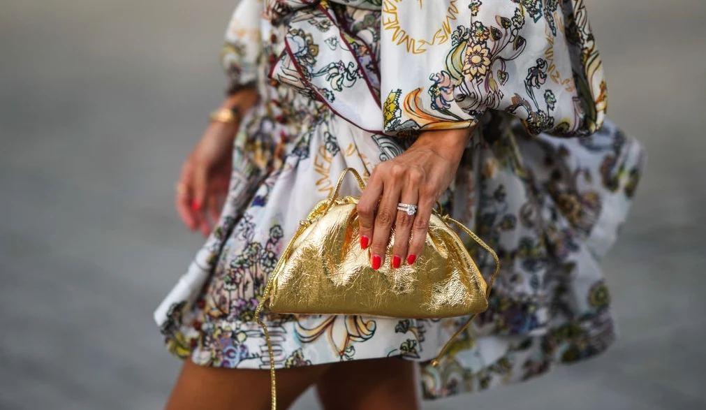 Gold Mani | 10 χρυσά μανικιούρ που θα κάνουν ακόμα πιο glamorous τις γιορτινές εμφανίσεις σας