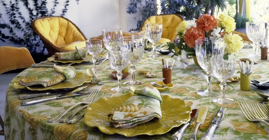 "Είναι ξεπερασμένος, ογκώδης": Πείτε αντίο στον γωνιακό καναπέ το 2026