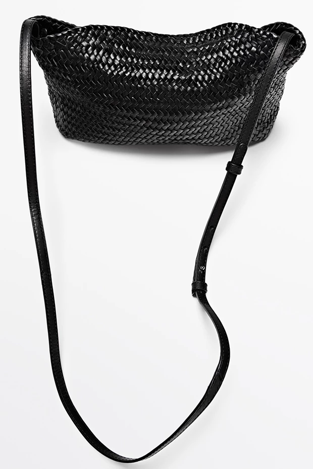 Πλεκτή τσάντα από δέρμα νάπα, Massimo Dutti.