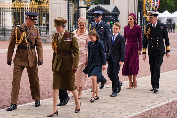 6 φορές που η πριγκίπισσα Charlotte έσπασε το πρωτόκολλο