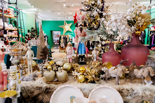 Το Xmas spirit έφτασε στα ανανεωμένα πολυκαταστήματα notos