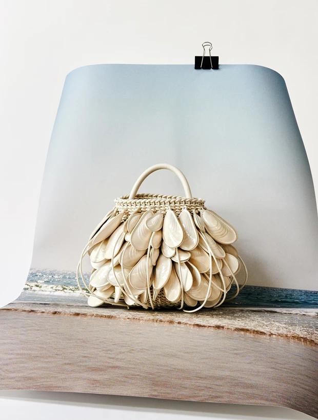 ΤΣΑΝΤΕΣ ΜΟΔΑ HARPER'S BAZAAR AUG 2026: LOEWE
